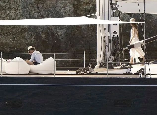 63岁汤姆·克鲁斯与37岁女友恋情升温,西班牙游 63岁汤姆·克鲁斯与37岁女友恋情升温,西班牙游